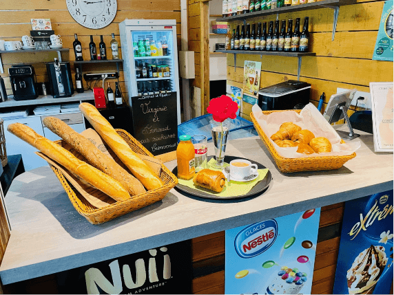 Le bar-snack de la Pibola, camping dans les Pyrénées Cathares