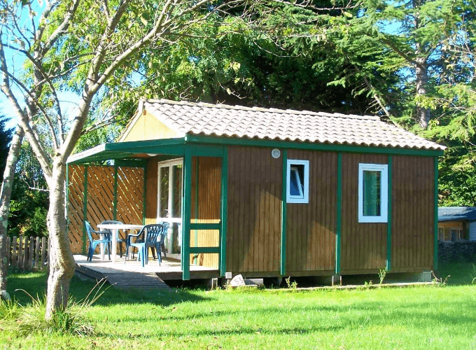 Coin cuisine, des chalets Figuier 5 personnes. Locations de chalets à Camon