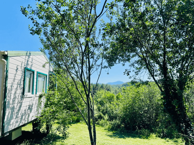 Exterior view of the air-conditioned Pommier chalet 4 people with mountain views. Chalet rental in Camon