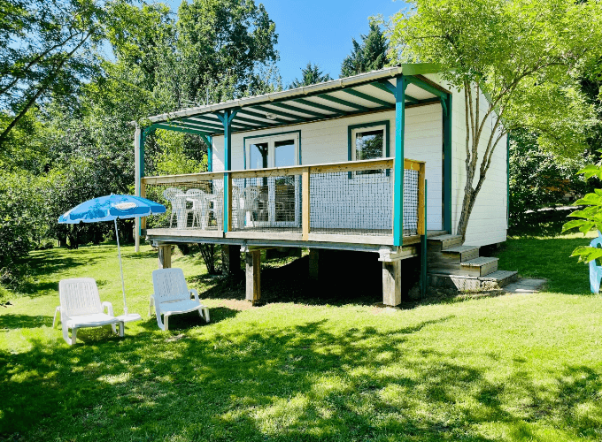 Exterior view of comfort Pommier chalet mountain view conforticones-montagne.png = Mountains