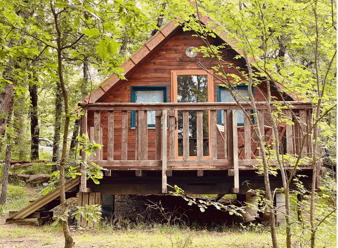 Chalet tournesol standard en location au camping la Pibola à Camon