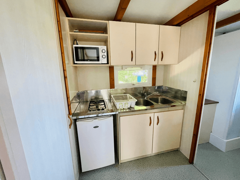 Kitchenette, Châtaignier chalets 5 people. Chalets rental in Ariège