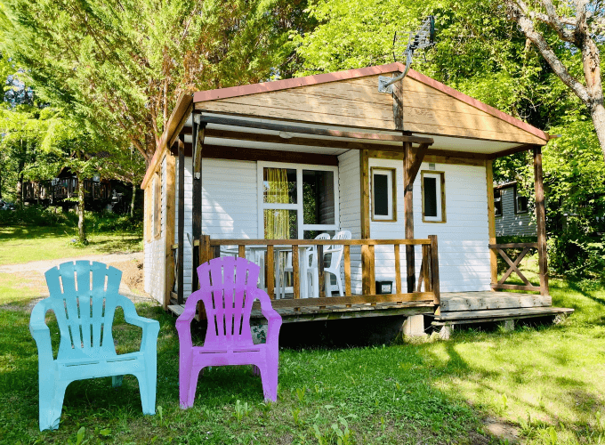 Exterior view of standard Châtaignier chalets