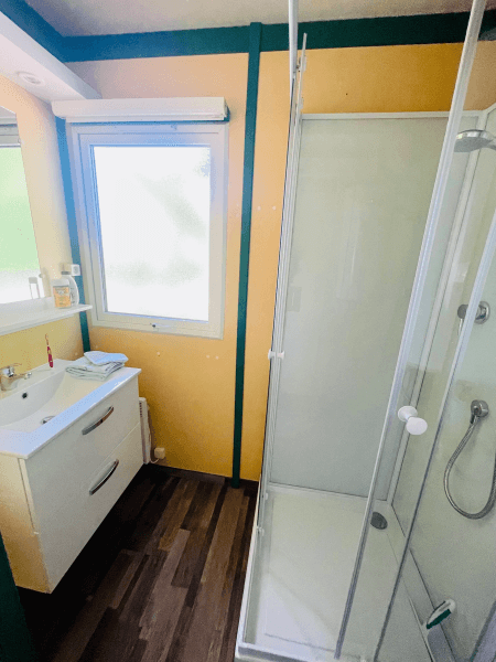 Shower room. Chalet rentals in Ariège, comfort Epicéa chalets 6 people