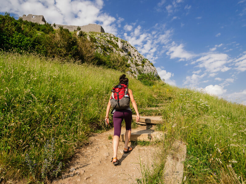 Le camping la Pibola en Ariège, propose des forfaitconfort et forfaits nature pour les randonneurs