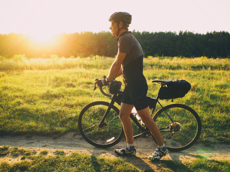 Le camping la Pibola en Occitanie, propose des forfaits confort et forfaits nature pour les cyclistes