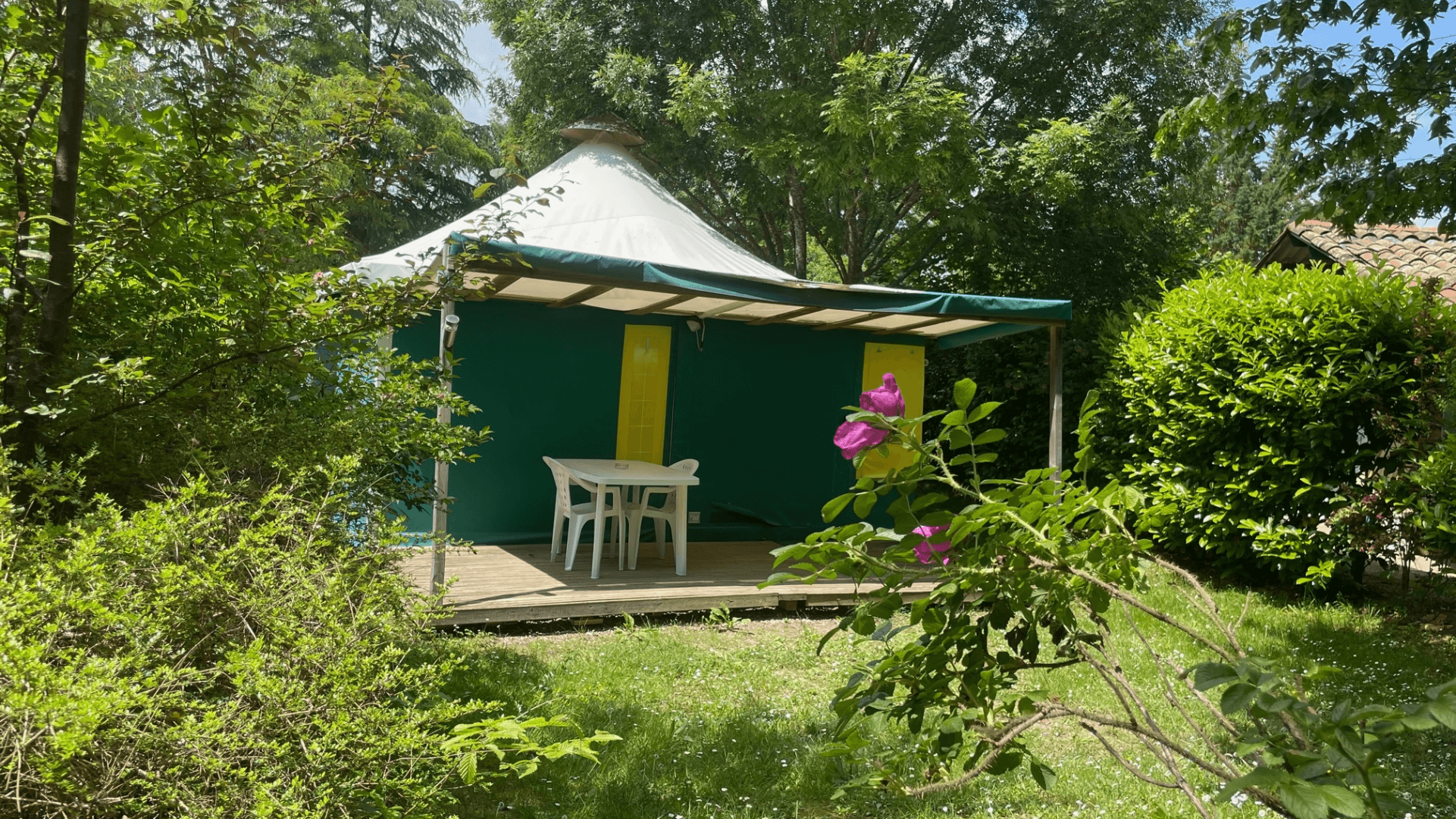 Bungalows rental at Camping Flower la Pibola in Camon, Ariège Occitanie