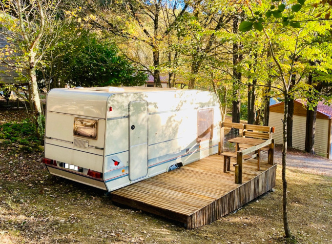 Locaravane du camping la Pibola à Camon en Ariège Occitanie