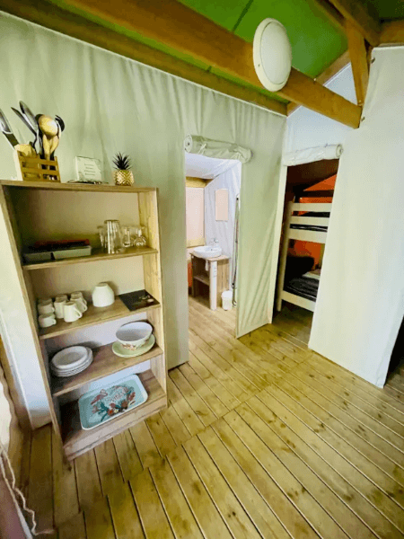 Kitchenette at Noisetier Lodge Standard. Glamping in Camon