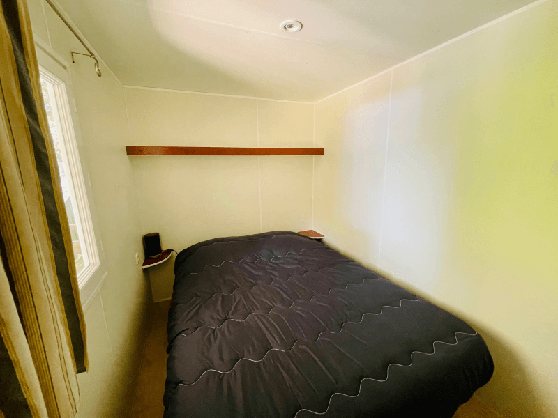 Bedroom with 1 double bed. Mobile home rental in Camon, confort Frêne mobile home 4 people