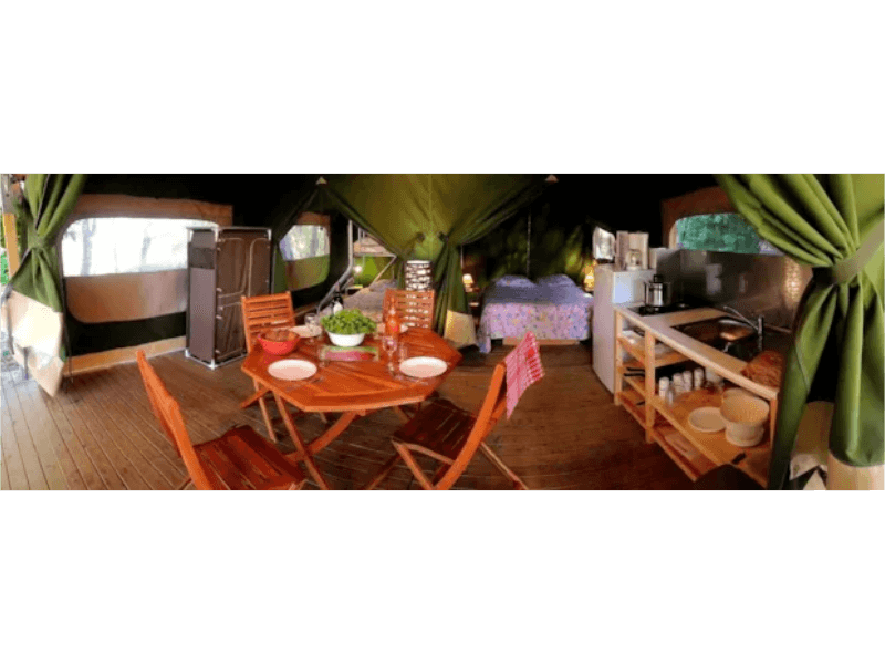 Kitchen-living area of the Acacia Safari Tent Standard. Glamping in Camon
